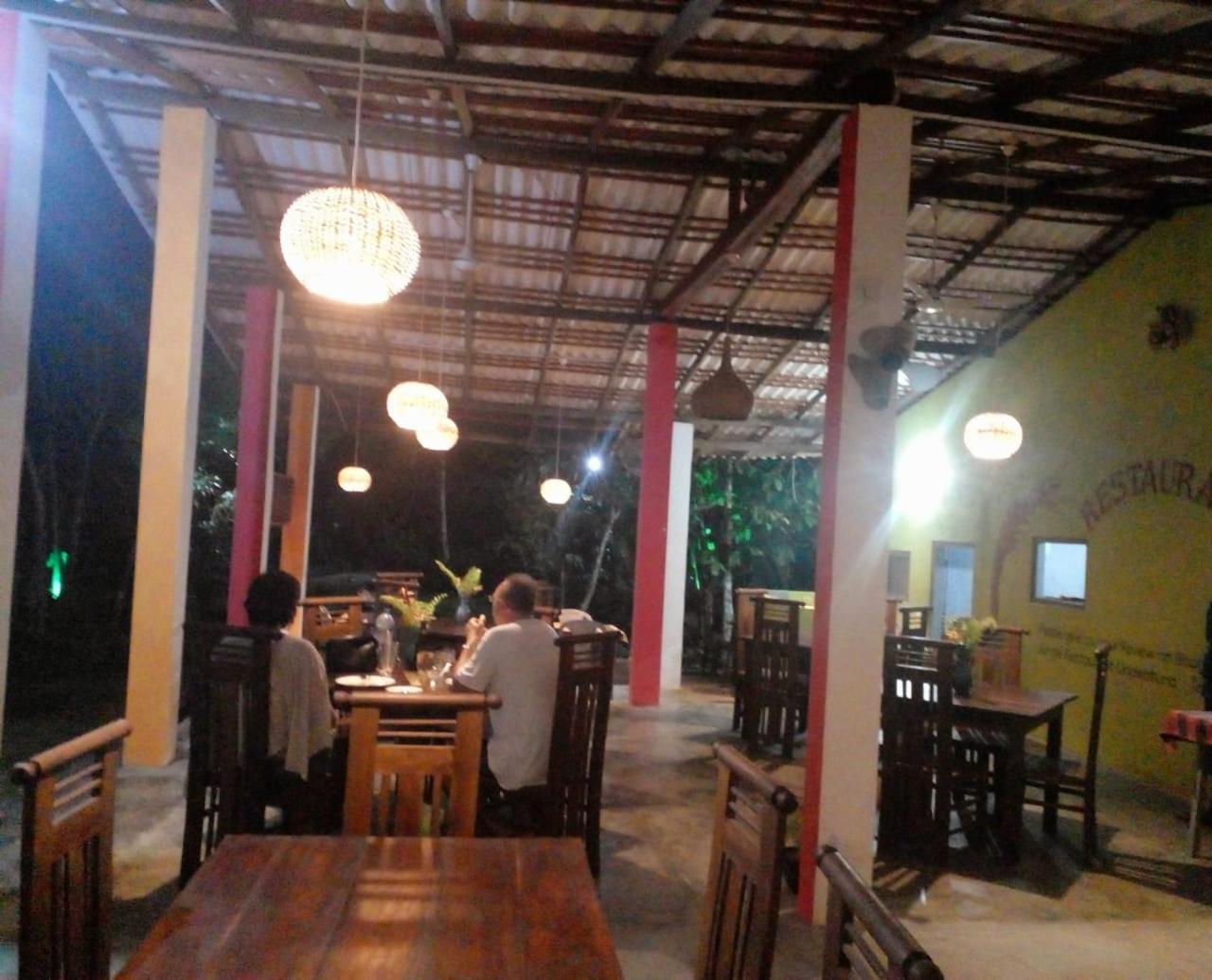 Jungle Restaurant And Villa Unawatuna Ngoại thất bức ảnh