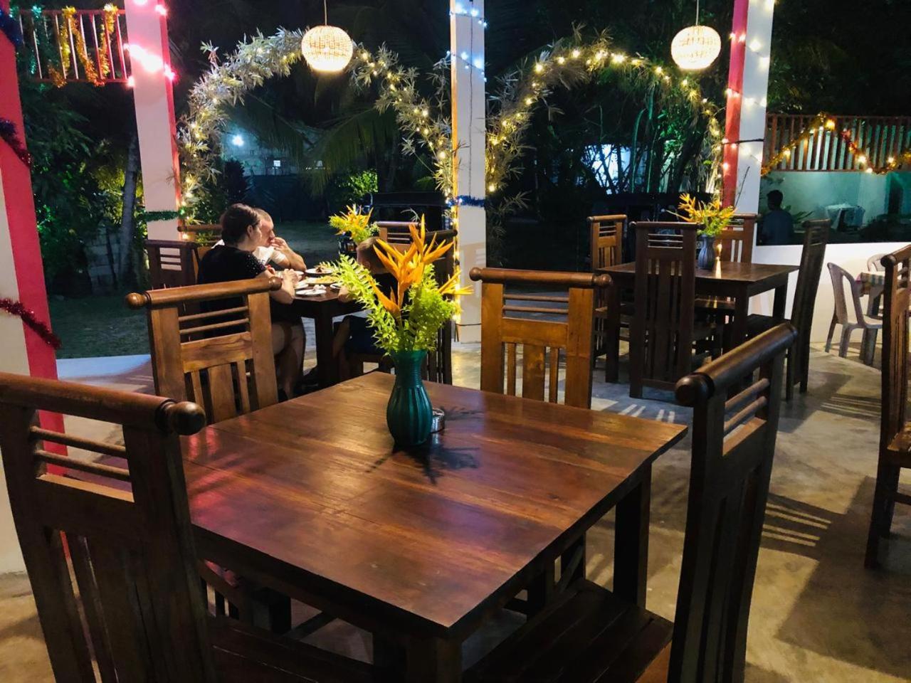 Jungle Restaurant And Villa Unawatuna Ngoại thất bức ảnh